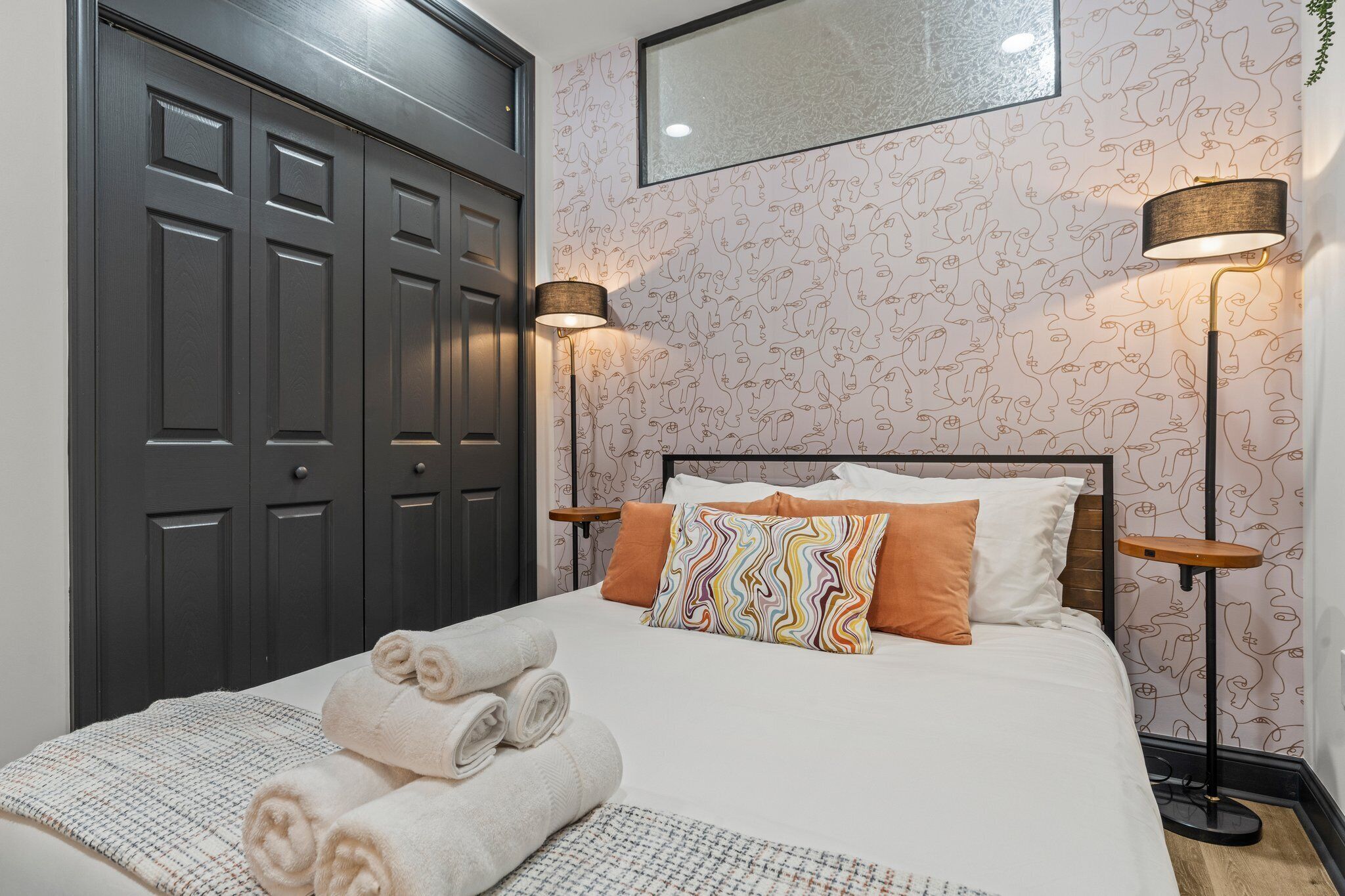 2 bedrooms, desk, iron/ironing board, travel crib