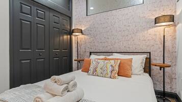 2 bedrooms, desk, iron/ironing board, travel crib