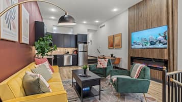 Televisión, chimenea, videojuegos y libros