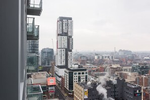 Interior - Cozy 1BR Apt with Billiards near Alexandra Theatre (Toronto)