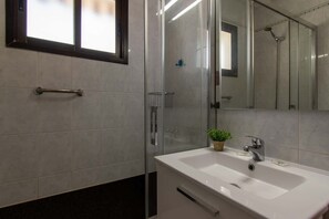 Shower, hair dryer, towels - Las Floritas 19 - Two Bed (Playa de las Américas)
