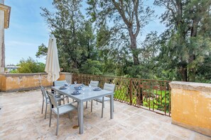 Familienvilla, Mehrere Schlafzimmer (Villa Vallone Luxury With Pool) | Speisen im Freien