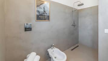 Vila família, vários quartos, sacada (Villa Vallone Luxury With Pool) | Banheiro