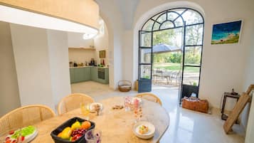 Vila família, 6 quartos, sacada (Villa Vallone Luxury With Pool) | Opções para refeição