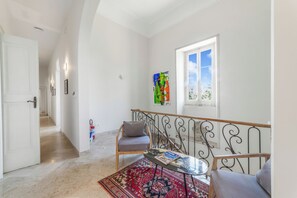 Vila família, vários quartos, sacada (Villa Vallone Luxury With Pool) | Parte interna