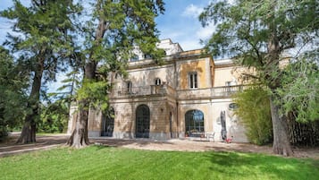 Family Villa, 6 Bedrooms, Balcony (Villa Vallone Luxury With Pool) | Exterior