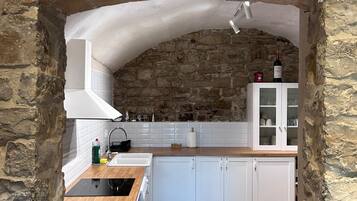 Micro-ondes, four, plaque de cuisson, lave-vaisselle