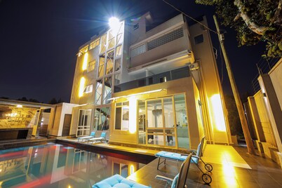 Luxurious and private villa,4km to Entebbe international airport and 2km to town