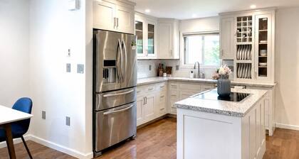 White Mountain and Foliage Basecamp • 4BR Sleeps 8 • AC & Walk to Downtown