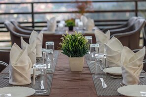 Restaurant - Mount Queens Hill Resort & Spa (Kurseong)