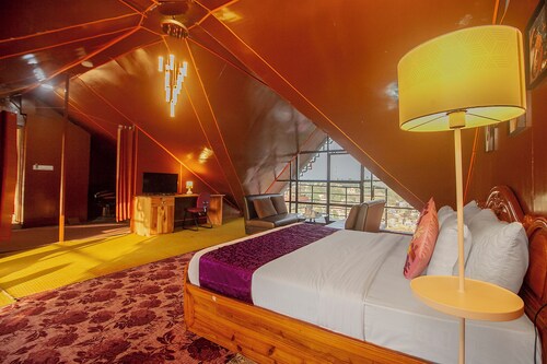 Mount Queens Hill Resort & Spa