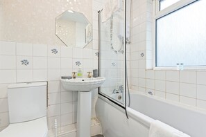 House | Bathroom | Shower, hair dryer, towels