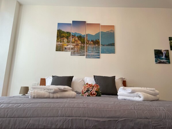 2 Schlafzimmer, Zimmersafe, Schreibtisch, Bügeleisen/Bügelbrett