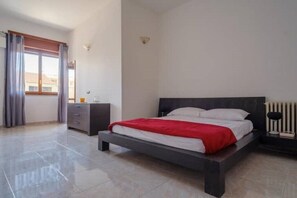 3 bedrooms, WiFi, bed sheets - 3 Bedroom Apartment in Lecce (Lecce)
