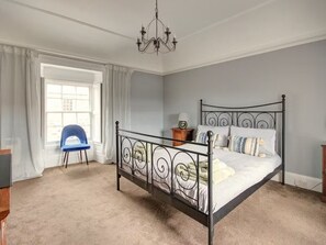 1 غرفة نوم ومكواة/لوح كي وواي فاي مجانًا وملاءات أسرّة