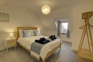 2 bedrooms, iron/ironing board, bed sheets