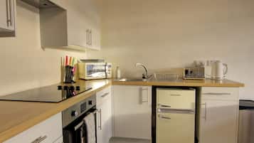Refrigerador, microondas, horno, lavavajillas