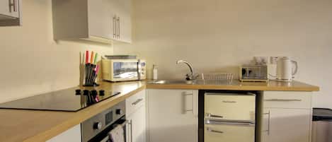 Refrigerador, microondas, horno, lavavajillas