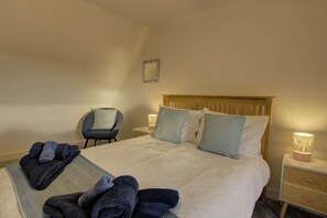 2 bedrooms, iron/ironing board, bed sheets