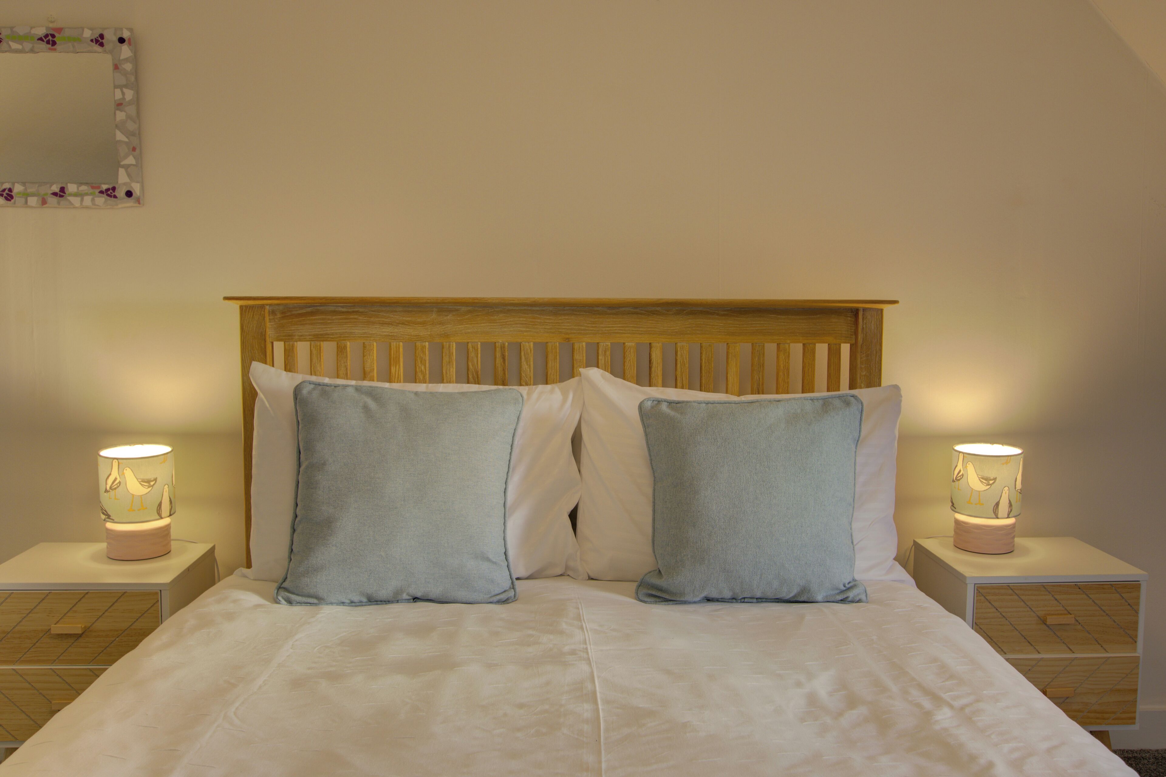 2 makuuhuonetta, silitysrauta/-lauta, vuodevaatteet