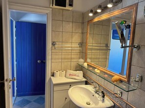 淋浴設備、風筒、提供毛巾、洗頭水