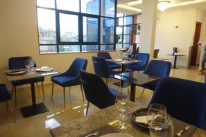 Restaurant - SMART HOTEL (Douala)