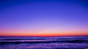 Na praia, espreguiçadeiras 