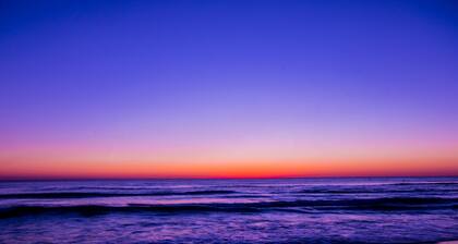 Hilltop Serenity Villa, Beachside Sunrise Haven