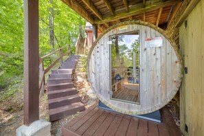 Terrace/patio - Tranquil Ridge- View, pet friendly, hot tub, sauna (Epworth)