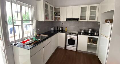 Captivating 4-bed House - Garden & Free Parking