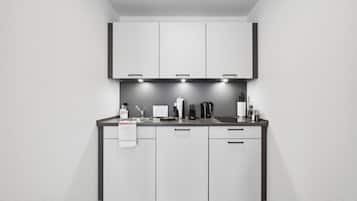 Suite Comfort (with Sofa Bed) | Cucina privata | Macchina per caffè espresso, bollitore elettrico