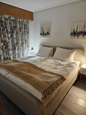 2 bedrooms, iron/ironing board, WiFi, bed sheets - Beachfront apartment in Torrevieja (Torrevieja)