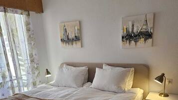 2 slaapkamers, een strijkplank/strijkijzer, wifi, beddengoed