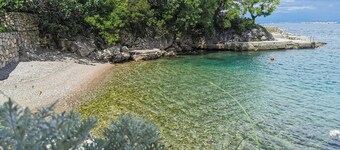 2 bedroom awesome home in Vantacici