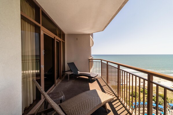 Property grounds - Sea Breeze: Oceanfront 2BR Condo with Balcony (North Myrtle Beach)