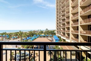 Property grounds - 3rd Flr Coastal Charm: Oceanfront with King Bed (North Myrtle Beach)