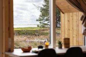 Superior Bungalow, Lake View
