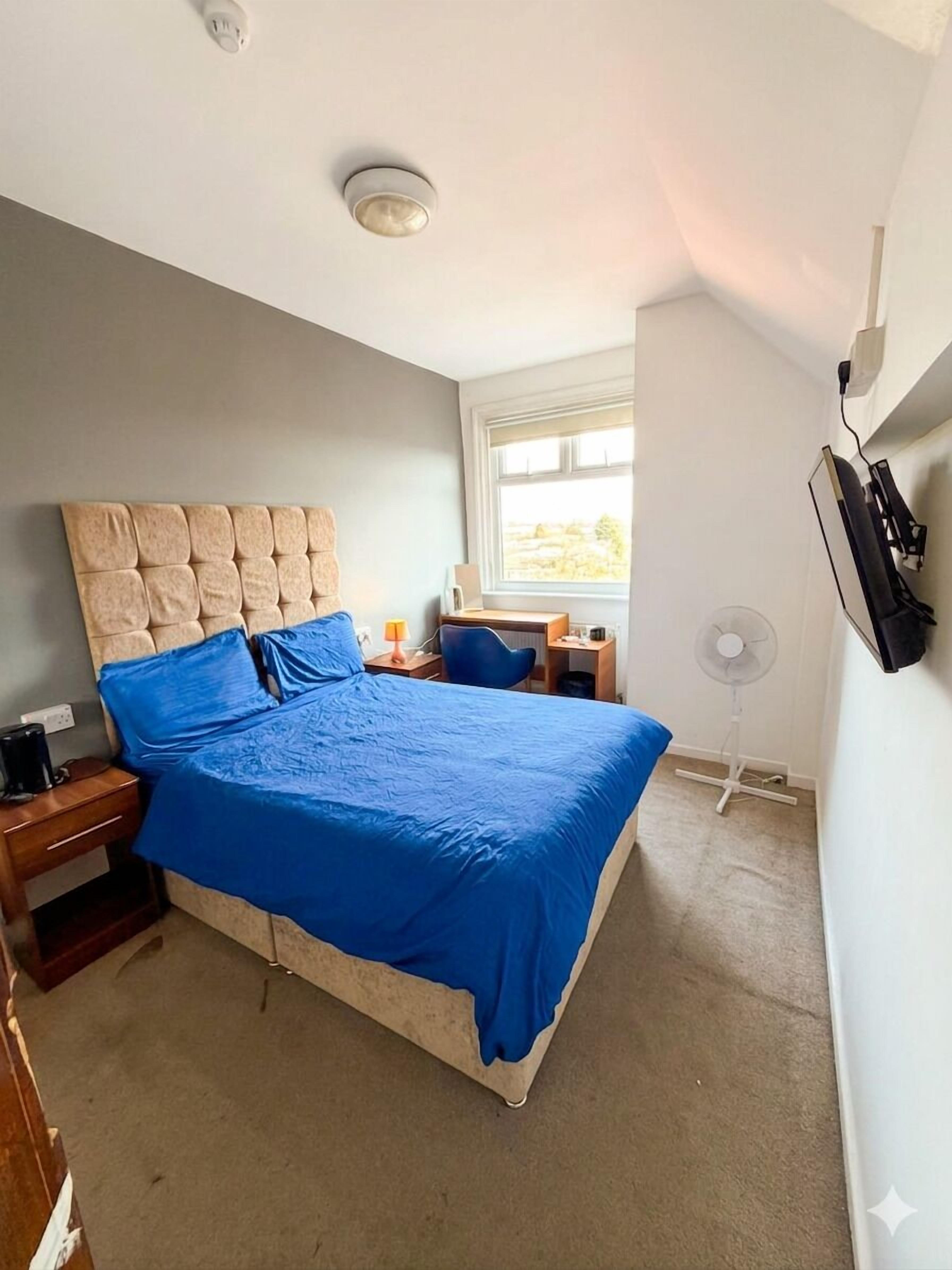 Double Room, 1 Double Bed, Non Smoking, Private Bathroom | Iron/ironing board, free WiFi, bed sheets