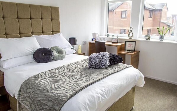 Standard Double Room, 1 Double Bed, Non Smoking, Ensuite | 1 bedroom, iron/ironing board, free WiFi, bed sheets