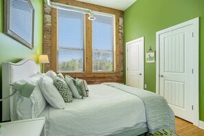 1 bedroom, iron/ironing board, free WiFi, bed sheets - The Sunrise Loft at Central Lofts (South Haven)