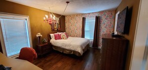 4 bedrooms, iron/ironing board, WiFi, bed sheets - Top of Tiger Hill (Murfreesboro)