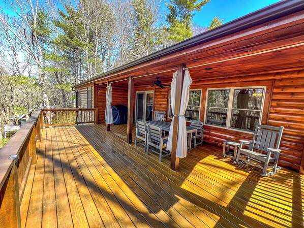 屋外ダイニングエリア