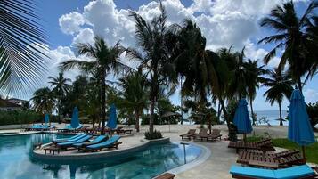 2 piscinas al aire libre