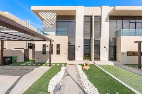 Modern Family 3BR Villa in Damac Hills