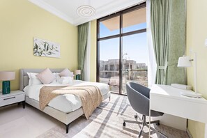 3 habitaciones, escritorio, tabla de planchar con plancha y wifi 