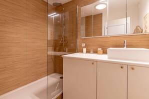 Shower, hair dryer - Magnificent town-centre apartment with two terraces 5 people (Le Touquet-Paris-Plage)