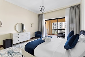 3 bedrooms, desk, iron/ironing board, free WiFi