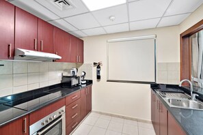 Cookware/dishes/utensils