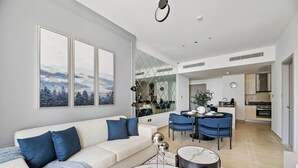 TV - StoneTree - Marina Gate 1 1 BR - Modern Living (Dubai Marina)