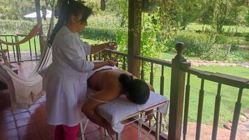 Couples treatment rooms, body treatments, hydrotherapy, aromatherapy